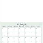 Kalenderblatt für März mit Wochentagen und Datumsangaben. Feiertage: 8., 20., 25., 28. März. Hellgrüner Hintergrund.