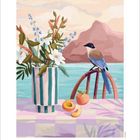 4. Kalendergrafik. Eine Illustration zeigt Blumen in Vase, eine Elster auf Stuhl, See und Berge im Hintergrund.