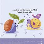 Zwei bunte Schnecken mit Gehäusen, eine hält ein Blatt, die andere hat einen Schmetterling. "2027 04" unten.