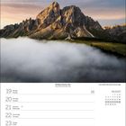 Text: 19–25, Montag–Sonntag, April 2027. Beschreibung: Berglandschaft mit Wolken im Tal.