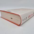 Buch mit rotem Schnitt und weißem Schutzumschlag, Titel „ADÈLE VON“. Darunter steht „Mein viaber Name ist Kindheit“.