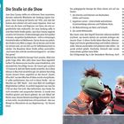 JOAN GANZ COONEY: Pionierin des Kinderfernsehens und Wegbereiterin für Frauen in Führungspositionen.

Rechts: Mehrere bunte Puppen mit unterschiedlichen Haarfarben und Ausdrucksweisen interagieren lebhaft miteinander. Sie scheinen aus einer berühmten Kinderserie zu stammen.
