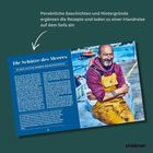 Persönliche Geschichten ergänzen Rezepte. "Die Schätze des Meeres". Mann in gelber Schürze auf einem Boot. Logo: stiebner.