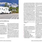 Straßen und Beschilderung. Ein Wohnmobil steht auf der Straße, daneben Wegweiser. Bäume im Hintergrund.