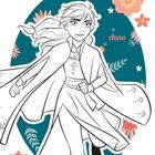 "Anna" in eleganter Schrift, Illustration eines Mädchens mit wallendem Haar, umgeben von floralen Mustern auf türkisfarbenem Hintergrund.