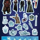 „Lumos Maxima“, „Lumos“, „Expecto Patronum“, „Fortuna Major“. Sticker mit Figuren und Symbolen aus einer magischen Welt.