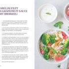 Kabeljaufilet in Kokos-Grapefruit-Sauce mit Brokkoli. Links Rezept, rechts Teller mit Fisch, Brokkoli, Grapefruit auf Glasnudeln.