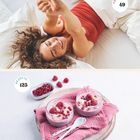 Oben: "PRAXIS 49", Frau streckt sich im Bett. Unten: "REZEPTE 125", Joghurt mit Himbeeren und Granatapfel auf rosa Tuch.