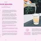 WILDE BRAUSEN  
WILDE LÖWENZAHNBRAUSE  
Zutaten für 1,5 Liter: 15 g Löwenzahnblütenblätter, 1 Bio-Zitrone, 40 g Honig, 1,5 l Wasser.  
1. Löwenzahn zupfen.  
2. Zitrone waschen, schneiden.  
3. Honig, Wasser mischen.  
4. 24-48 Stunden fermentieren.