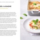 SPARGEL-LASAGNE: Rezept mit weißem und grünem Spargel, Schinken, Basilikum, Mozzarella und Parmesan, serviert auf einem Teller.
