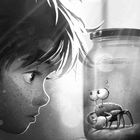 Ein Junge betrachtet einen Krabbe mit großen Augen, die in einem Glas sitzt. Die Szene wirkt wie eine Illustrationsgeschichte.