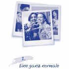 1. Eine ganz normale Liebesgeschichte. Zwei Frauen lächeln und formen ein Herz mit den Händen.