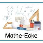"Mathe-Ecke" steht unter mathematischen Symbolen und Werkzeugen wie Büchern, Lineal, und Taschenrechner.