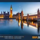 ARIPLO 04. Big Ben, Oberbaumbrücke bei Abenddämmerung, beleuchtet, spiegelnd im Wasser, mit klarem Himmel und Mond.