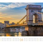04 - Kalender mit Kettenbrücke in Budapest, goldener Sonnenuntergang, Wasser reflektiert die Brücke.
