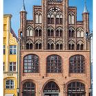 03 Januar, 18 Mo, 19 Di, Wulflam-Stuben. Historisches Backsteinhaus mit verzierten Fenstern.