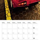 Kalendermonat April 2027, mit einem roten Sportwagen auf Kopfsteinpflaster neben einer gelben Linie.