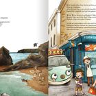 Links: "Bis an den Strand. Dort wird geplanscht und gelacht." Rechts: "Fish & Chips"-Laden mit fröhlichen Figuren.