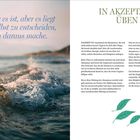 Es ist, wie es ist, aber es liegt an mir selbst zu entscheiden, was ich daraus mache. IN AKZEPTANZ ÜBEN. Wellen am Meer.