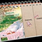 Drei Seiten eines Tischkalenders: Text über Zeit, Relax-Motive und eine Hängematte.