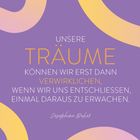 Zitat von Josephine Baker über das Verwirklichen von Träumen. Lila Hintergrund mit gelben Wellen.