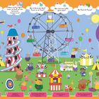 1. Wer hält diesen Ballon in der Hand?
2. Mama und Papa Wutz haben viel Spaß auf dem Jahrmarkt. Findest du sie?
3. Wo ist Barbarella Bock? Kannst du sie finden?
4. Was wird Luisa Löffel gleich essen?
5. Wo fliegt der Papagei?
6. Zoe und Papa Zebra wollen rutschen gehen. Wo ist der Rest der Familie?

Illustration eines Jahrmarkts mit Riesenrad, Heißluftballon, bunte Stände und Figuren in fröhlichen Farben.