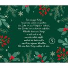 Eine Kerze erhellt viele, ohne zu verlieren. Illustrierte Tannenzweige und rote Beeren umrahmen den Text. Nummer 5.