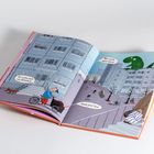 Text: „Wir wollen doch zum Hallenbad“, „Nur noch ganz kurz!“, „Komm jetzt, Tina!“. Illustration einer städtischen Szene mit Dinosaurier.