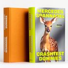 "CRASHTEST DUMMIES", "MERCEDES SPANNAGEL", "Blessing Roman". Ein Rehkitz vor grauem Hintergrund auf einem Buchcover.