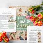 In der Mitte steht "DEINE TRAUMHOCHZEIT". Es gibt zartrote Rosen und eine lächelnde Frau beim Arrangieren von Blumen.