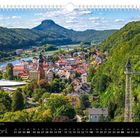 "April" und "Der malerische Kurort Bad Schandau" darunter. Eine idyllische Stadt mit Fluss, Hügeln und vielen Bäumen.