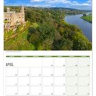 Kalenderseite für April. Schloss Eckberg mit Blick auf die Elbe. Oben ein prächtiges Schloss und Flusslandschaft.