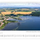 Kalender für April mit Bild von Hafen Lauterbach am Bodden. Im Hintergrund weite Felder und Wälder.