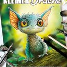 Titel: KLEINER Drache. Beschreibung: Die Kreatur ist KI-generiert, der Rest Mischtechnik. Sie zeigt einen süßen, kleinen Drachen in bunten Farben.