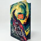 Text: "SPIEGEL Bestseller-Autorin", "THE SEA SPINNER", "FLUTGEKÜSST", "Forever". Cover zeigt einen stilisierten Vogel und Wellen.