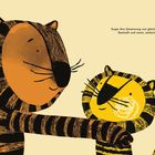 Der Text lautet: "Sogar ihre Umarmung war gleich. Gestreift und warm, einfach genau richtig." Zwei gestreifte Tiere umarmen sich.