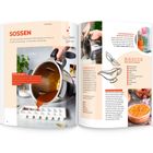 "SOSSEN", "Kleine Mengen", "Basics für den Vorrat". Foto: Flüssigkeit aus Edelstahlbehälter in Eiswürfelform.