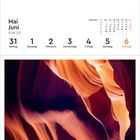 Kalenderseite Mai/Juni 2027, Woche 22. Bild: Antelope Canyon mit fließenden Felsformationen in warmen Farbtönen.