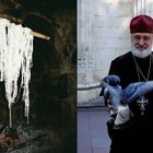 Links hängen lange Nudeln über einem Holzstab, rechts hält ein älterer Mann mit rotem Hut eine Taube.