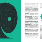 **Text:** Beschreibungen und Definitionen zu Begriffen wie "PAGINA", "PAGINIEREN", "PALÄOGRAFIE", "PALIMPSest".
**Illustration:** Links ein schwarzes, stilisiertes, spiralförmiges Objekt. Rechts oben grüne, illustrative Elemente.