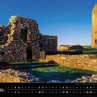 Irland 04. Klosteranlage mit Rundturm auf Devenish Island, County Fermanagh. Alte Steinruinen und ein runder Turm bei Sonnenschein.