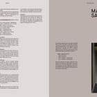 Links: Rezept für TOPINAMBURSIRUP, VANILLE-TOPINAMBUR-EIS, MOLKEREDUKTION. Rechts: "MARIGOLD SAKE" und ein Weinglas.