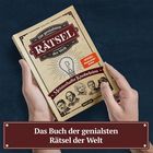 "Die genialsten Rätsel der Welt" und "Meisterhafte Knobeleien", Buch in Händen, Illustrationen von historischen Persönlichkeiten.