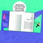 Modisches City Girl trifft auf Grumpy Country Boy; zwei Seiten zeigen je eine Figur in Farbe, lilafarbener Hintergrund.