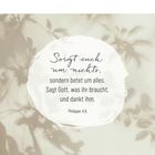 „Sorgt euch um nichts, sondern betet um alles. Sagt Gott, was ihr braucht, und dankt ihm.“ Philipp 4,6 auf blumigem Hintergrund.