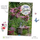 "TRAUM Gärten 2027," großer Wandkalender. Bunte Blumen, Holzbank mit Glasflasche im Garten, Schmetterlinge, florales Design.