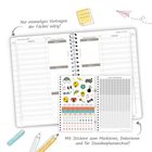 Text: "Nur einmaliges Vortragen der Fächer nötig! Mit Stickern zum Markieren, Dekorieren und für Stundenplanwechsel!"  
Ein geöffneter Planer mit farbigen Stickern, Bleistifte und Papierflugzeug.