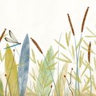 Eine Illustration von Schilfrohr und grünen Blättern, dazwischen eine Libelle mit blauem Körper und durchsichtigen Flügeln.