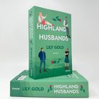 Text: "HIGHLAND HUSBANDS", "LILY GOLD", "ROMAN", "Forever". Ein grünes Buchcover mit stilisierten Figuren.