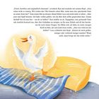Text über eine Gans, die helfen möchte. Illustration: Eine fröhliche weiße Gans auf einem blau-gestreiften Tuch mit Kissen.